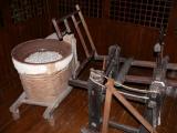 [Cliquez pour agrandir : 96 Kio] Hangzhou - Le musée de la soie : étape du processus de fabrication de la soie.