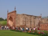 [Cliquez pour agrandir : 105 Kio] Agra - Le fort : porte.