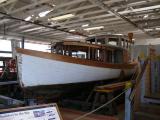 [Cliquez pour agrandir : 95 Kio] San Francisco - The maritime museum: boat under reconstruction.
