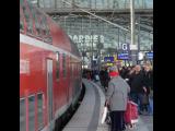 [Cliquez pour agrandir : 98 Kio] Berlin - Train dans la gare Hauptbahnhof.