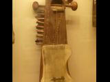 [Cliquez pour agrandir : 83 Kio] Delhi - Le musée national : sarangi.