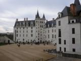 [Cliquez pour agrandir : 67 Kio] Nantes - Le Château des Ducs de Bretagne : le Grand Logis, le Grand Gouvernement et la Conciergerie.