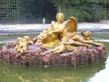 [Cliquez pour agrandir : 94 Kio] Versailles - Une fontaine.