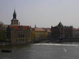 [Cliquez pour agrandir : 47 Kio] Prague - Le pont Charles : vue de la Vltava.