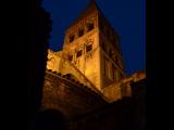 [Cliquez pour agrandir : 49 Kio] Tournus - L'abbaye Saint-Philibert, de nuit.