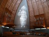 [Cliquez pour agrandir : 117 Kio] Oakland - The cathedral of Christ the Light: the inside.