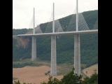 [Cliquez pour agrandir : 71 Kio] Millau - Le viaduc : détail.