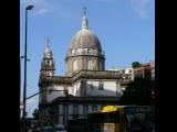 [Cliquez pour agrandir : 68 Kio] Rio de Janeiro - L'église Notre-Dame de Candelária : vue de côté.
