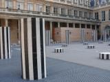 [Cliquez pour agrandir : 115 Kio] Paris - Le Palais Royal : les colonnes de Buren.