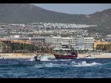 [Cliquez pour agrandir : 155 Kio] Cabo San Lucas - Le bateau pirate Cabo Legend en mer.