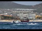 [Cliquez pour agrandir : 155 Kio] Cabo San Lucas - Le bateau pirate Cabo Legend en mer.