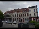[Cliquez pour agrandir : 80 Kio] Douai - La place du Marché-au-Poisson : maisons.