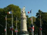 [Cliquez pour agrandir : 107 Kio] Troyes - Le monument aux morts.
