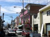 [Cliquez pour agrandir : 152 Kio] Mexico - Le quartier Xochimilco : rue.