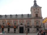 [Cliquez pour agrandir : 73 Kio] Madrid - La Plaza de la Vila : la mairie.