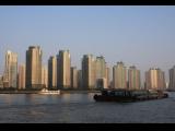 [Cliquez pour agrandir : 62 Kio] Shanghai - Bateau sur le fleuve Huangpu.