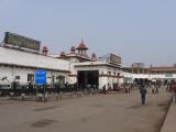 [Cliquez pour agrandir : 87 Kio] Agra - La gare d'Agra Cantonment : vue générale.