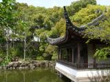 [Cliquez pour agrandir : 161 Kio] Suzhou - Le temple du Nord : le jardin : pavillon et étang.