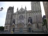 [Cliquez pour agrandir : 113 Kio] Poitiers - La cathédrale Saint-Pierre : la façade.