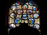 [Cliquez pour agrandir : 114 Kio] Belfort - La cathédrale : vitrail des 15 mystères du Rosaire.