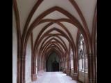 [Cliquez pour agrandir : 81 Kio] Saint-Dié-des-Vosges - La cathédrale : le cloître.