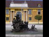[Cliquez pour agrandir : 76 Kio] Autriche : Vienne - Château de Schönbrunn : fontaine.