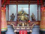 [Cliquez pour agrandir : 126 Kio] Shanghai - Le temple de Chenghuang : un des autels.