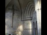 [Cliquez pour agrandir : 88 Kio] Noyon - La cathédrale : portail sous l'auvent.