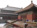 [Cliquez pour agrandir : 95 Kio] Pékin - La Cité interdite : la salle de l'union et de la paix devant le palais de la pureté céleste.