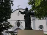 [Cliquez pour agrandir : 99 Kio] Rio de Janeiro - L'église Sainte-Marguerite-Marie : statue du Christ et façade.