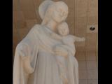 [Cliquez pour agrandir : 56 Kio] Châteauneuf-de-Galaure - Les Foyers de la Charité : statue de la Vierge à l'Enfant.