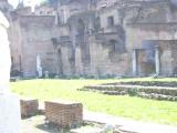 [Cliquez pour agrandir : 83 Kio] Rome - Le forum : la maison des Vestales.