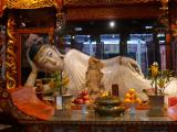 [Cliquez pour agrandir : 123 Kio] Shanghai - Le temple du Bouddha de jade : nouvelle statue du Bouddha allongé.