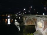 [Cliquez pour agrandir : 70 Kio] Toulouse - Les rives de la Garonne, de nuit.