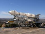[Cliquez pour agrandir : 75 Kio] Alamogordo - The Museum of Space History: rocket on a truck.