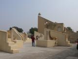 [Cliquez pour agrandir : 66 Kio] Jaipur - L'observatoire Jantar Mantar : cadran solaire.