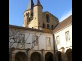 [Cliquez pour agrandir : 81 Kio] Paray-le-Monial - La basilique du Sacré-Cœur : le cloître.