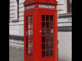 [Cliquez pour agrandir : 94 Kio] London - A red phone booth.
