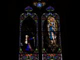 [Cliquez pour agrandir : 117 Kio] Sarlat-la-Canéda - La cathédrale Saint-Sacerdos : vitrail de Notre-Dame-de-Lourdes.