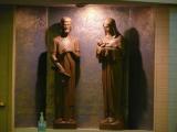 [Cliquez pour agrandir : 79 Kio] Tucson - Saint-Cyril's church: statues of the Holy Family.