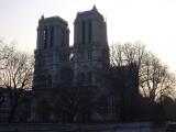 [Cliquez pour agrandir : 80 Kio] Paris - La cathédrale Notre Dame au lever du Soleil.
