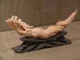 [Cliquez pour agrandir : 69 Kio] Suzhou - Le musée : dragon d'ivoire (1736-1795).
