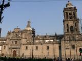 [Cliquez pour agrandir : 132 Kio] Mexico - La cathédrale Notre-Dame-de-l'Assomption : vue latérale.