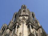 [Cliquez pour agrandir : 91 Kio] Reims - La cathédrale Notre-Dame : une tour.