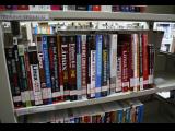 [Cliquez pour agrandir : 105 Kio] Shanghai - La bibliothèque municipale : rayonnage de livres sur Linux.