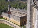 [Cliquez pour agrandir : 129 Kio] Dordogne - Le château de Beynac : l'écurie sans toiture.