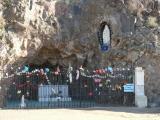 [Cliquez pour agrandir : 138 Kio] Tucson - Mission San Xavier: replica of Lourdes' cave.