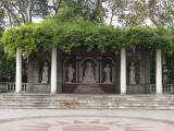 [Cliquez pour agrandir : 140 Kio] Shanghai - Zhongshan Park : décor antique.