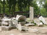 [Cliquez pour agrandir : 143 Kio] Pékin - Parc Yuanmingyuan : ruines du bâtiment européen Yangquelong de l'ancien palais d'été.