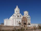 [Cliquez pour agrandir : 67 Kio] Tucson - Mission San Xavier: front view.